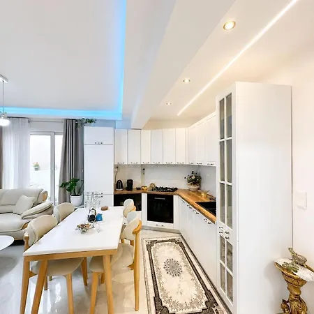 Newcastle House 1st Floor 아파트 스키아토스 타운